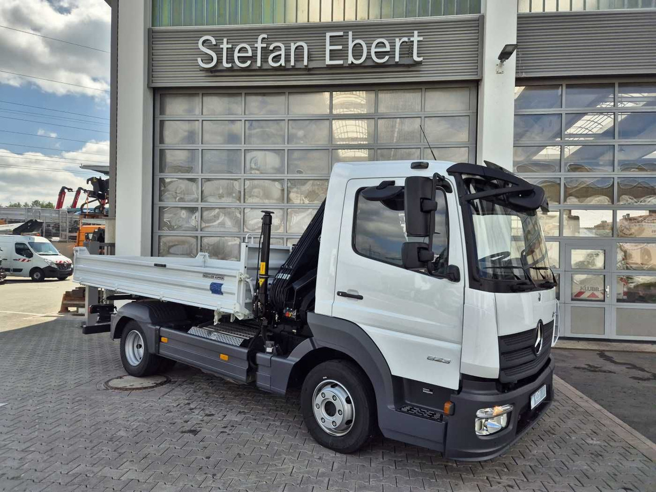Mercedes-Benz Atego 823 KK Kipper+Kran+Funk+Greifersteuerung - Billenőplatós kisteherautó: 3 kép. Mercedes-Benz Atego 823 KK Kipper+Kran+Funk+Greifersteuerung - Billenőplatós kisteherautó: 3 kép.
