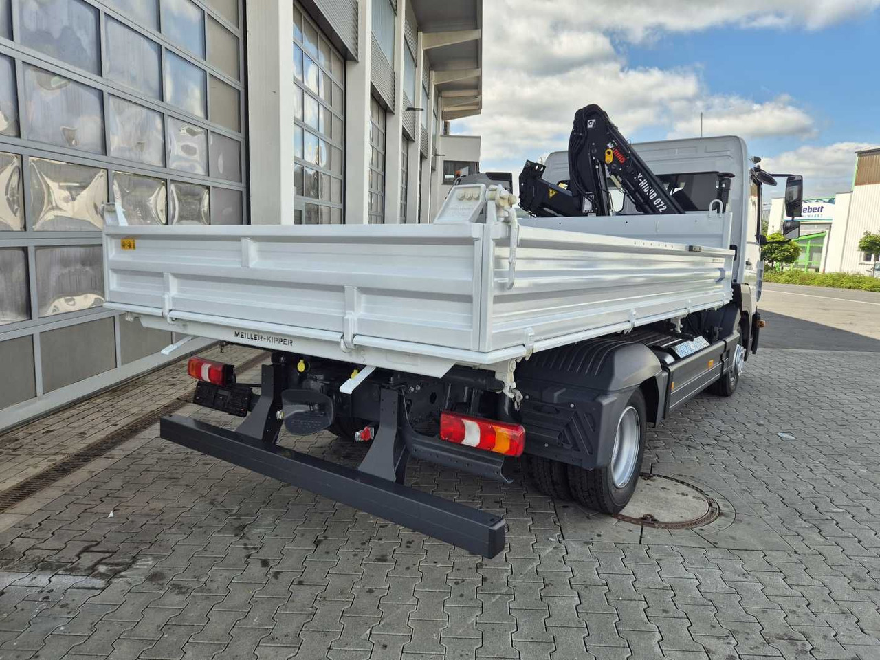 Billenőplatós kisteherautó Mercedes-Benz Atego 823 KK Kipper+Kran+Funk+Greifersteuerung: 8 kép. Billenőplatós kisteherautó Mercedes-Benz Atego 823 KK Kipper+Kran+Funk+Greifersteuerung: 8 kép.