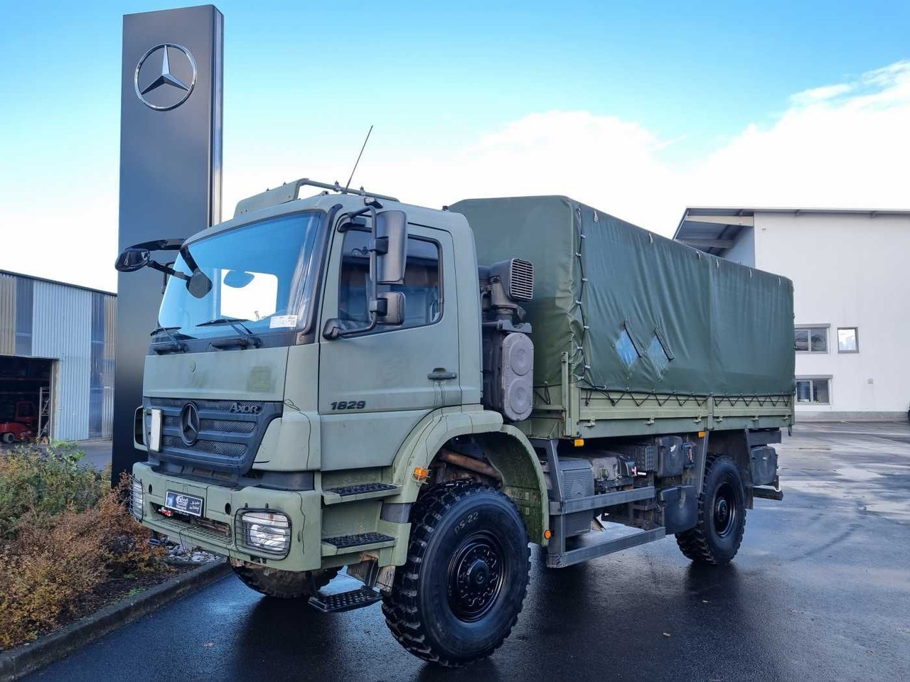 Mercedes-Benz Axor 1829 A 4x4 Pritsche/Plane 10 Stück - Ponyvás teherautó: 1 kép. Mercedes-Benz Axor 1829 A 4x4 Pritsche/Plane 10 Stück - Ponyvás teherautó: 1 kép.
