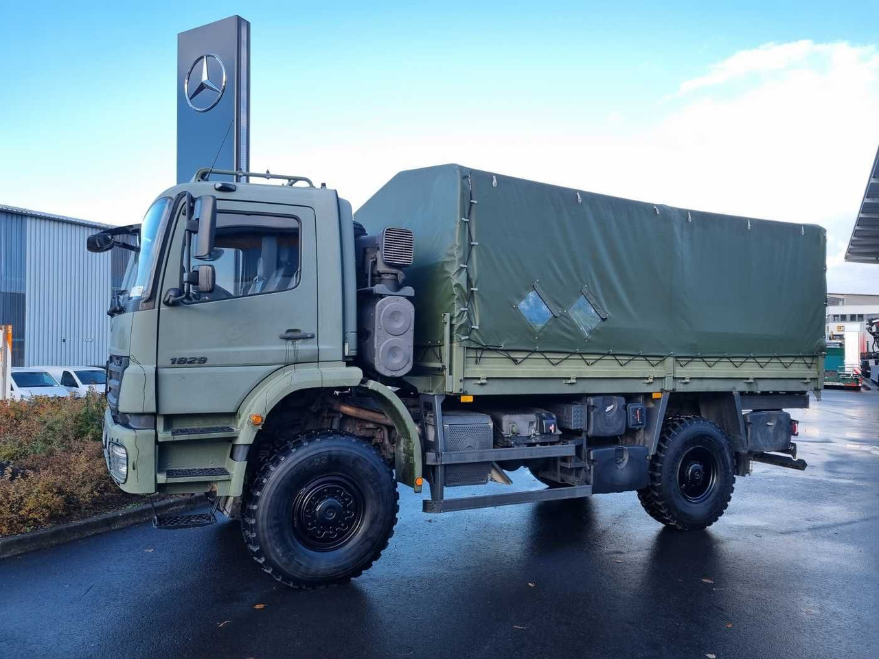 Mercedes-Benz Axor 1829 A 4x4 Pritsche/Plane 10 Stück - Ponyvás teherautó: 4 kép. Mercedes-Benz Axor 1829 A 4x4 Pritsche/Plane 10 Stück - Ponyvás teherautó: 4 kép.