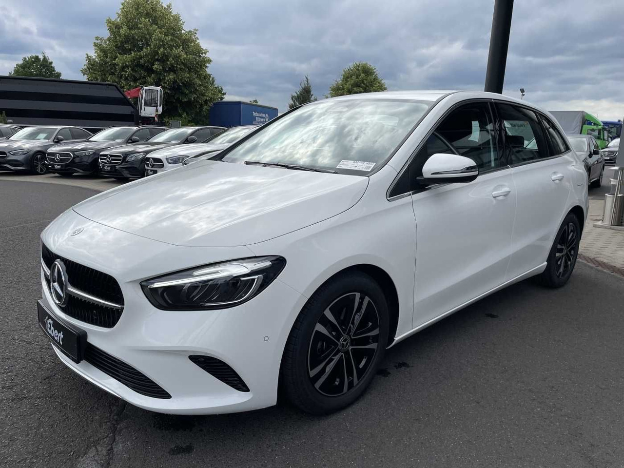 Mercedes-Benz B 180 7G Progressive R-Kamera+LED+ Winterpaket+C - Autó: 2 kép. Mercedes-Benz B 180 7G Progressive R-Kamera+LED+ Winterpaket+C - Autó: 2 kép.