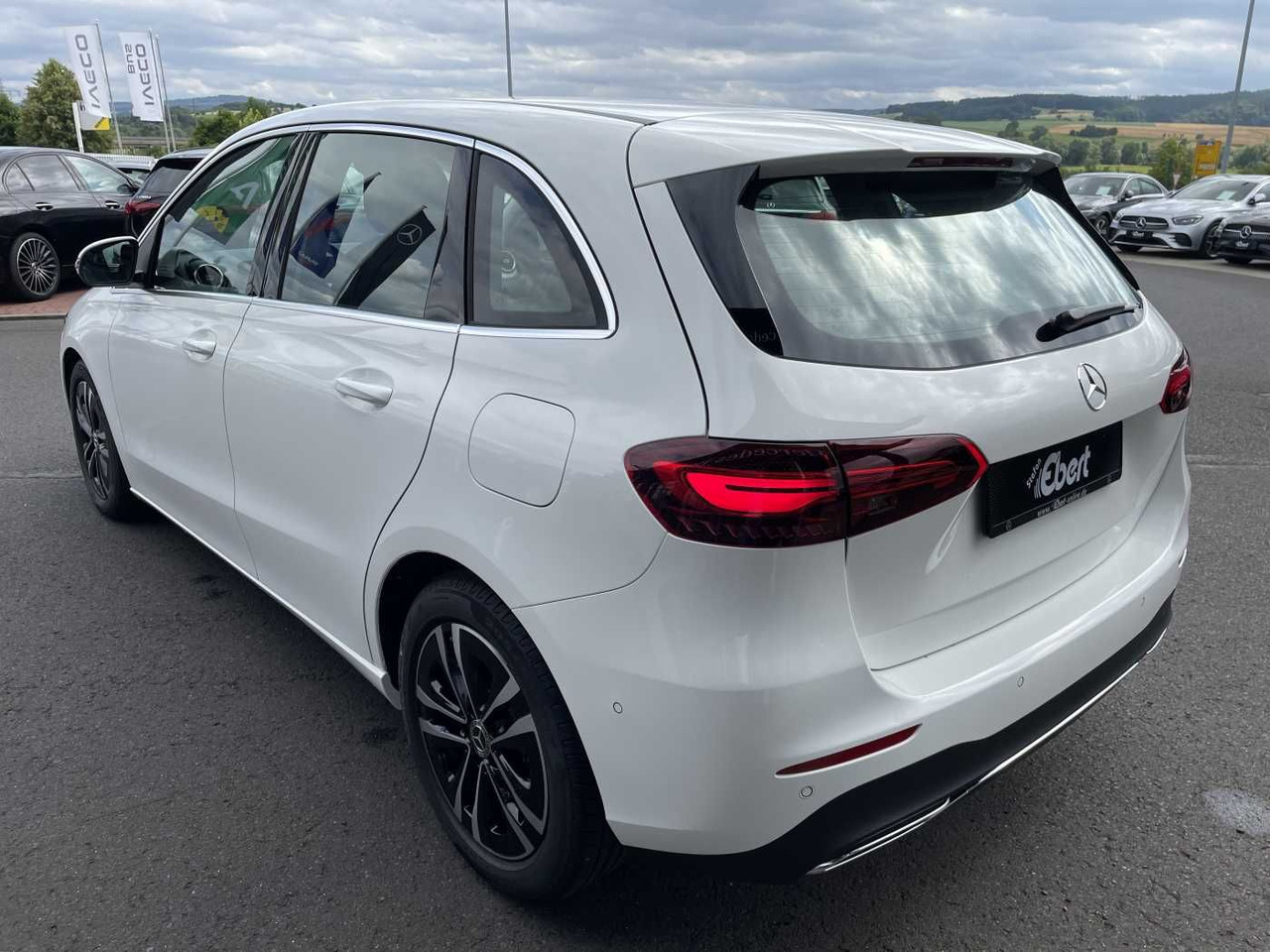 Mercedes-Benz B 180 7G Progressive R-Kamera+LED+ Winterpaket+C - Autó: 3 kép. Mercedes-Benz B 180 7G Progressive R-Kamera+LED+ Winterpaket+C - Autó: 3 kép.