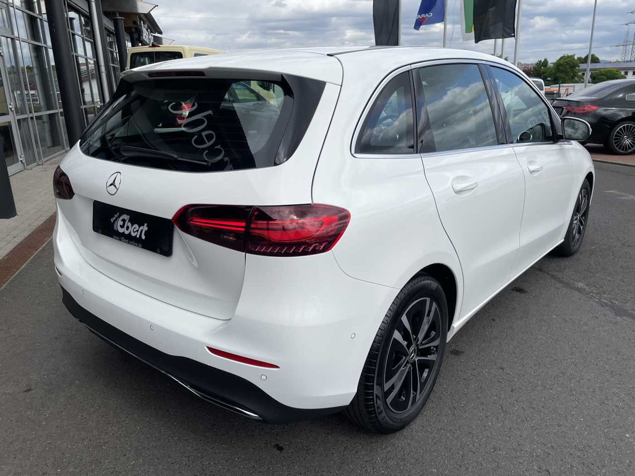 Mercedes-Benz B 180 7G Progressive R-Kamera+LED+ Winterpaket+C - Autó: 4 kép. Mercedes-Benz B 180 7G Progressive R-Kamera+LED+ Winterpaket+C - Autó: 4 kép.
