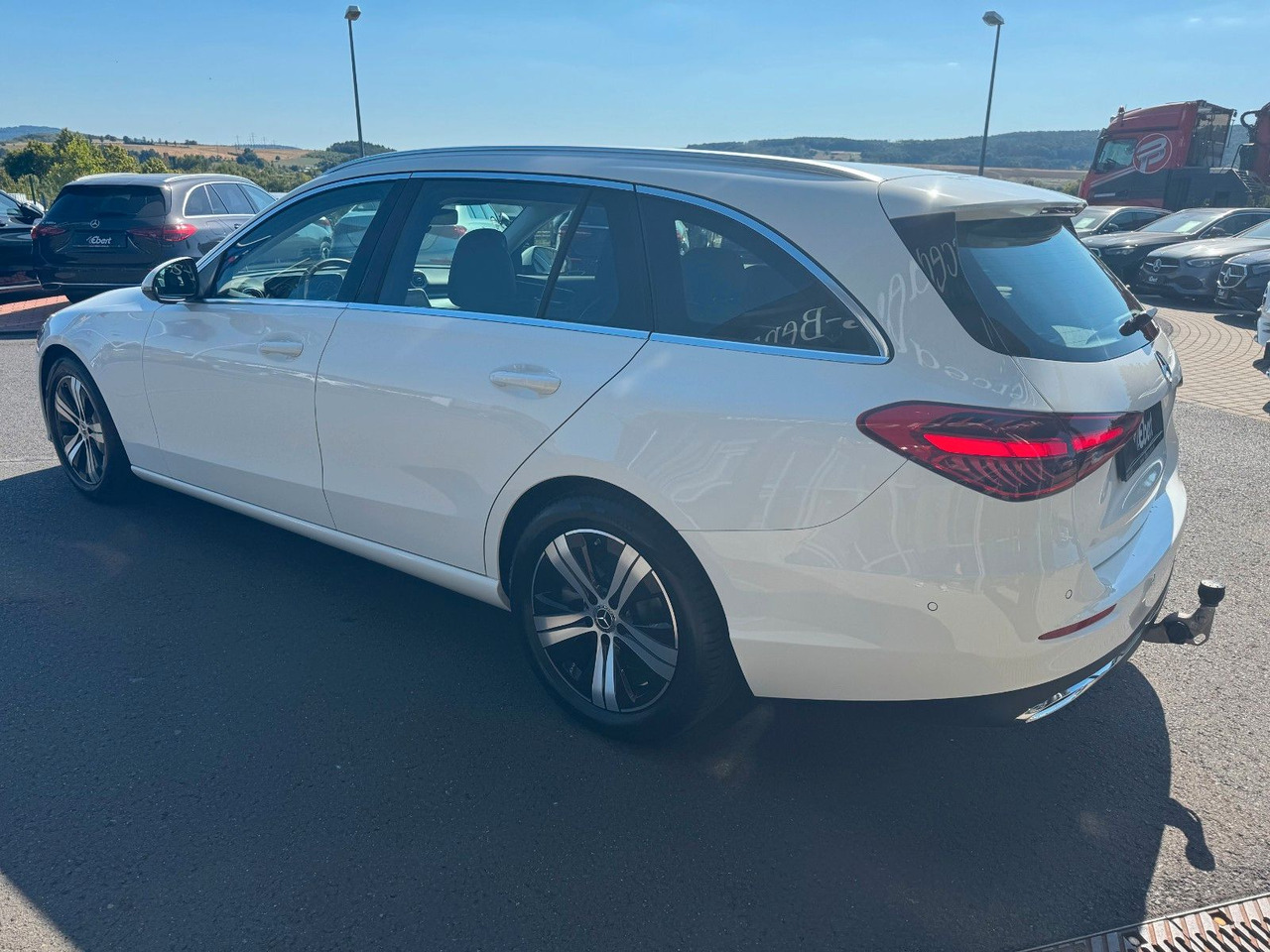 Mercedes-Benz C 180 T Avantgarde+AHK+Memory+Ambiente+TotW - Kombi: 3 kép. Mercedes-Benz C 180 T Avantgarde+AHK+Memory+Ambiente+TotW - Kombi: 3 kép.