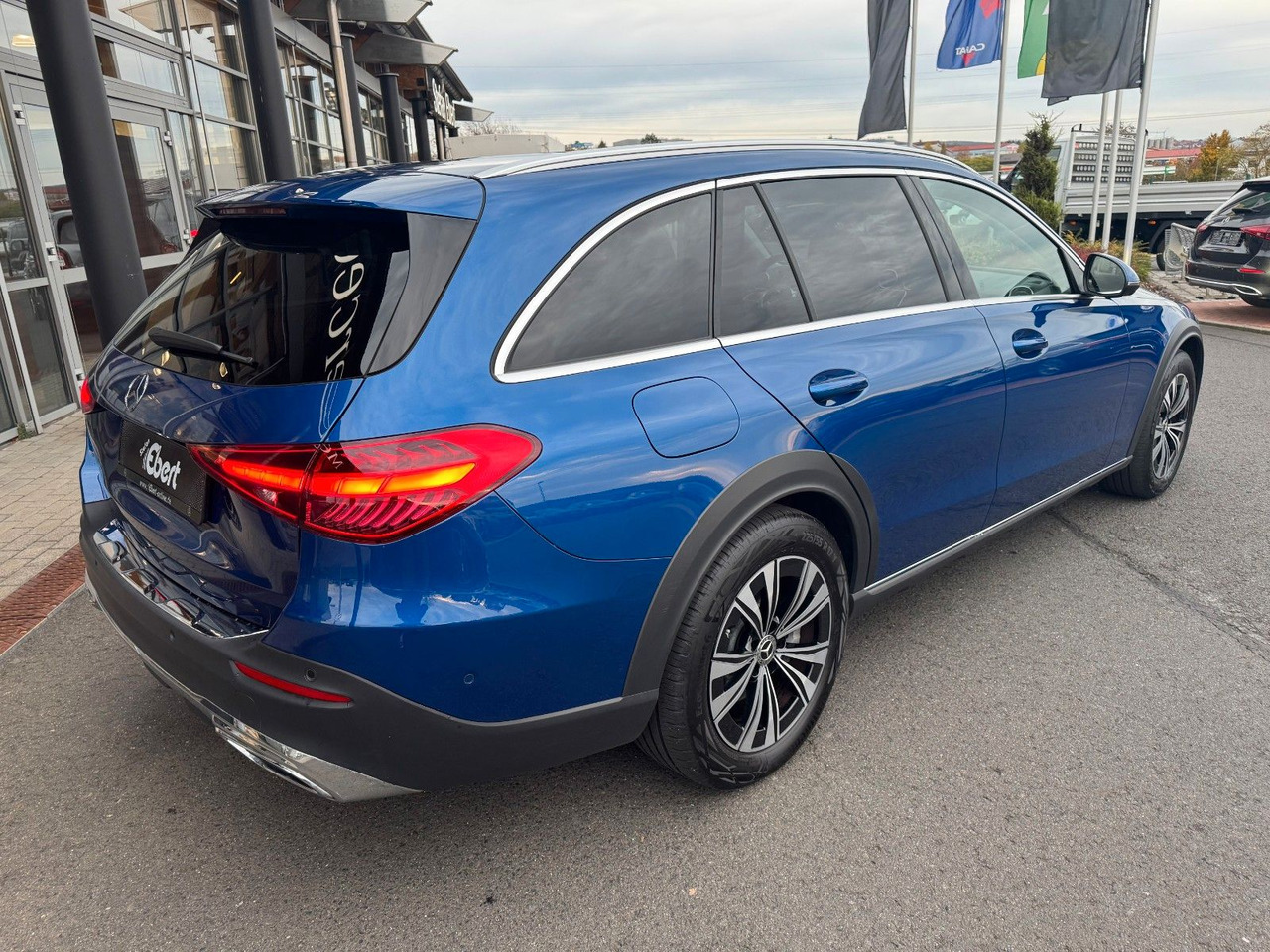 Mercedes-Benz C 200 T All Terrain 4M+Ambiente+360+Augmented - Kombi: 4 kép. Mercedes-Benz C 200 T All Terrain 4M+Ambiente+360+Augmented - Kombi: 4 kép.