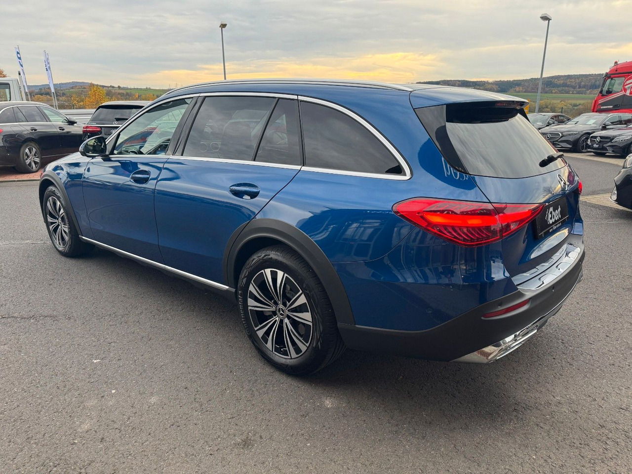 Mercedes-Benz C 200 T All Terrain 4M+Ambiente+360+Augmented - Kombi: 3 kép. Mercedes-Benz C 200 T All Terrain 4M+Ambiente+360+Augmented - Kombi: 3 kép.