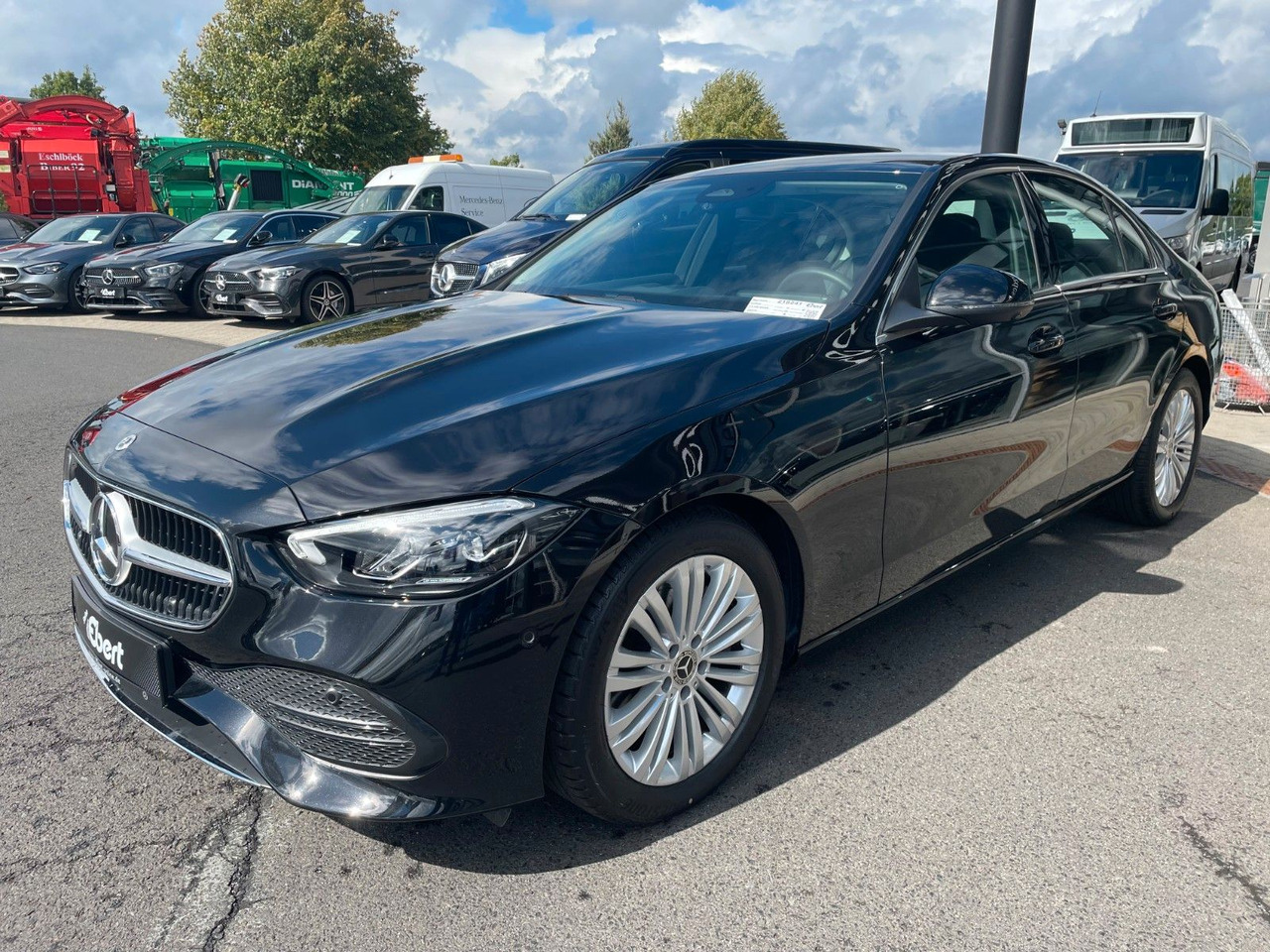 Mercedes-Benz C 200 d AVANTGARDE 360°+TOTW+Carplay+Ambiente - Szedán: 2 kép. Mercedes-Benz C 200 d AVANTGARDE 360°+TOTW+Carplay+Ambiente - Szedán: 2 kép.