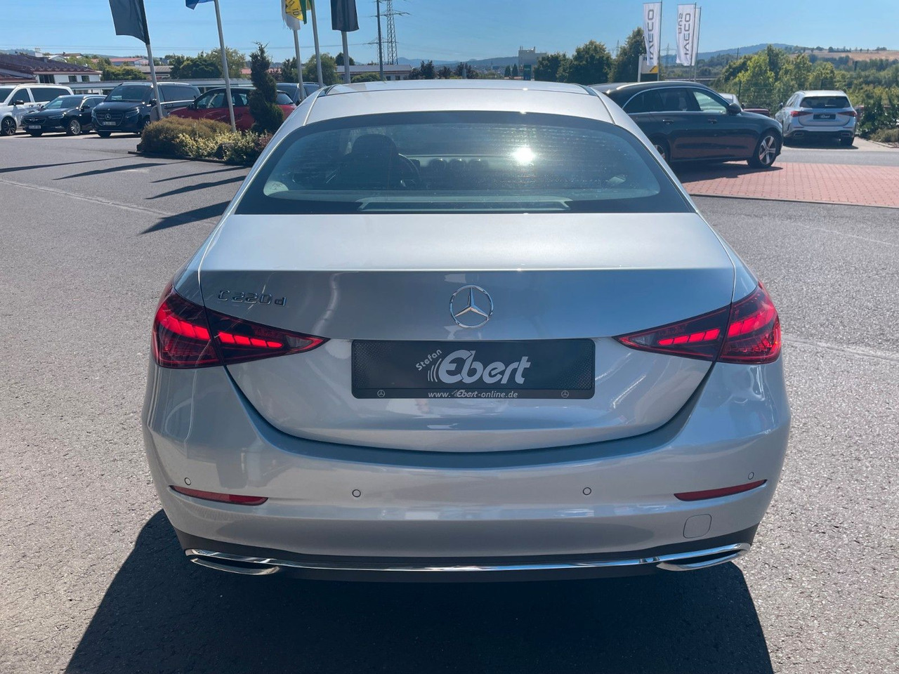 Mercedes-Benz C 220 d AVANTGARDE R-Kamera+Carplay+TotW+Ambient - Szedán: 4 kép. Mercedes-Benz C 220 d AVANTGARDE R-Kamera+Carplay+TotW+Ambient - Szedán: 4 kép.