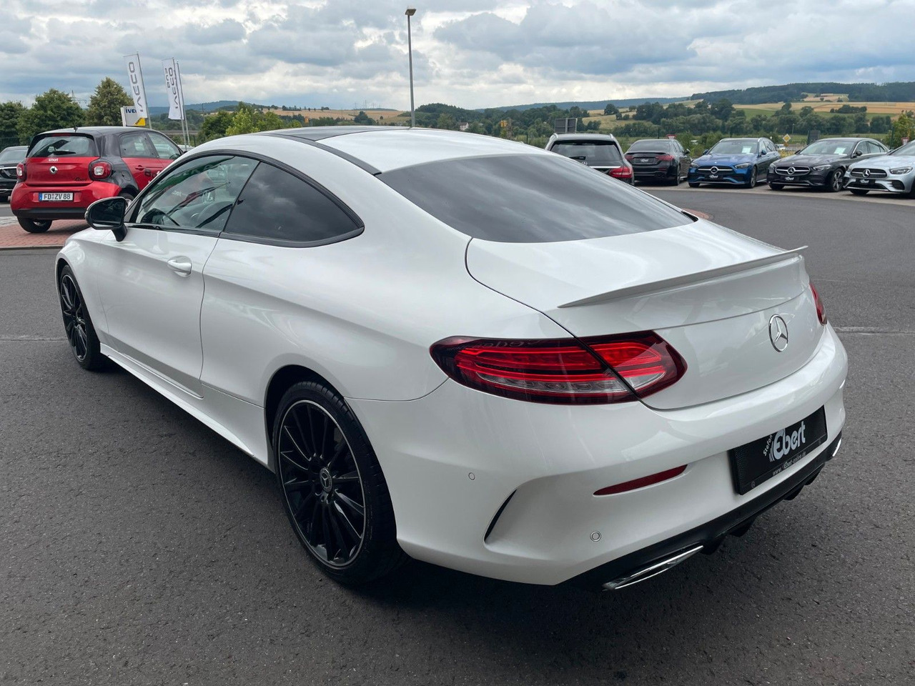 Mercedes-Benz C 220 d Coupe AMG+Pano+R-Kamera+Night+Carplay - Kupé: 3 kép. Mercedes-Benz C 220 d Coupe AMG+Pano+R-Kamera+Night+Carplay - Kupé: 3 kép.