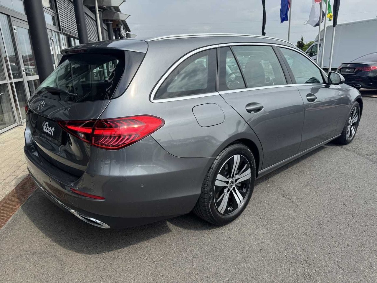 Mercedes-Benz C 220 d T 4M Pano+AHK+Distr+STDH+360+HUD - Autó: 4 kép. Mercedes-Benz C 220 d T 4M Pano+AHK+Distr+STDH+360+HUD - Autó: 4 kép.