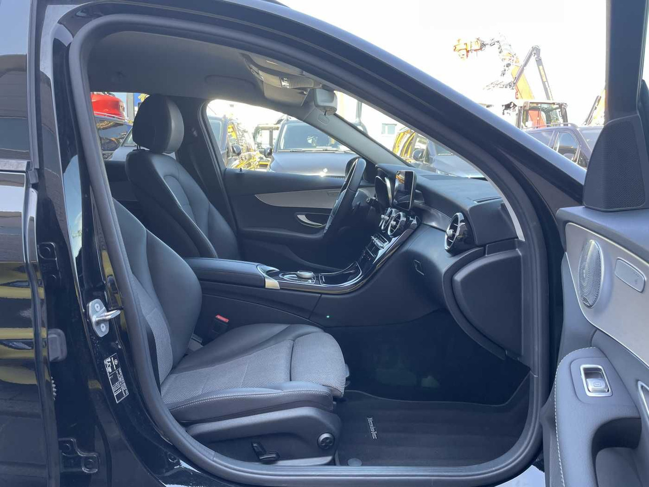 Autó Mercedes-Benz C 220 d T 9G Avantgarde R-Kamera+AHK +Burmester+: 8 kép.