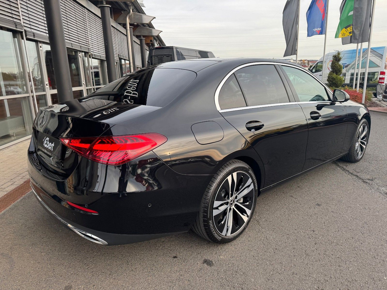 Mercedes-Benz C 220d Avantgarde+Pano+HUD+RFK+TotW+AmbiPrem - Szedán: 5 kép. Mercedes-Benz C 220d Avantgarde+Pano+HUD+RFK+TotW+AmbiPrem - Szedán: 5 kép.