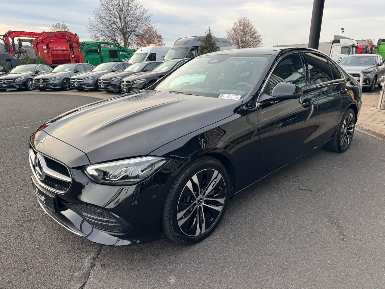 Mercedes-Benz C 220d Avantgarde+Pano+HUD+RFK+TotW+AmbiPrem - Szedán: 3 kép. Mercedes-Benz C 220d Avantgarde+Pano+HUD+RFK+TotW+AmbiPrem - Szedán: 3 kép.