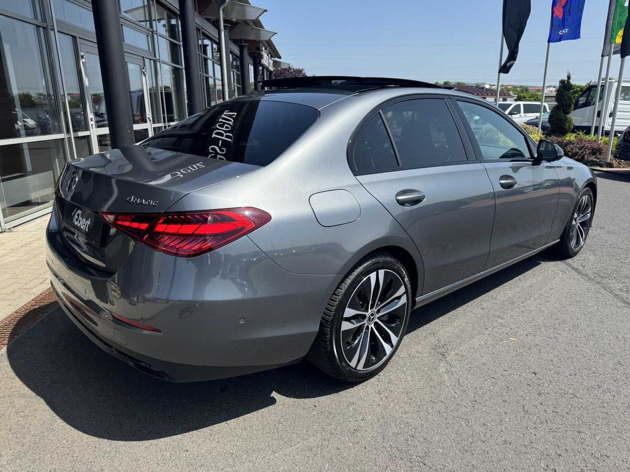 Mercedes-Benz C 300 4M Avantgarde+Pano+Bumester+AHK+RFK+ Night - Szedán: 4 kép. Mercedes-Benz C 300 4M Avantgarde+Pano+Bumester+AHK+RFK+ Night - Szedán: 4 kép.