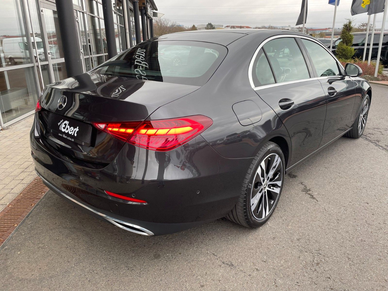 Mercedes-Benz C 300 e Avantgarde Digital+S-Dach+AHK+Distr+ - Szedán: 5 kép. Mercedes-Benz C 300 e Avantgarde Digital+S-Dach+AHK+Distr+ - Szedán: 5 kép.