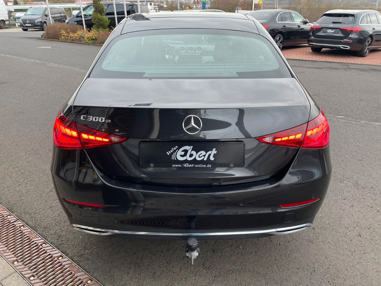 Mercedes-Benz C 300 e Avantgarde Digital+S-Dach+AHK+Distr+ - Szedán: 4 kép. Mercedes-Benz C 300 e Avantgarde Digital+S-Dach+AHK+Distr+ - Szedán: 4 kép.