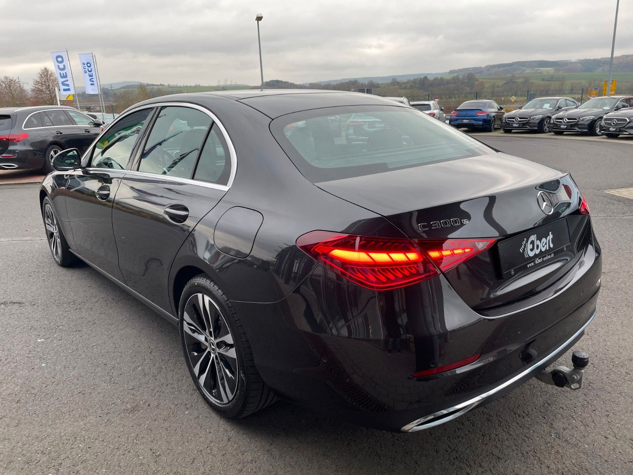 Mercedes-Benz C 300 e Avantgarde Digital+S-Dach+AHK+Distr+ - Szedán: 3 kép. Mercedes-Benz C 300 e Avantgarde Digital+S-Dach+AHK+Distr+ - Szedán: 3 kép.