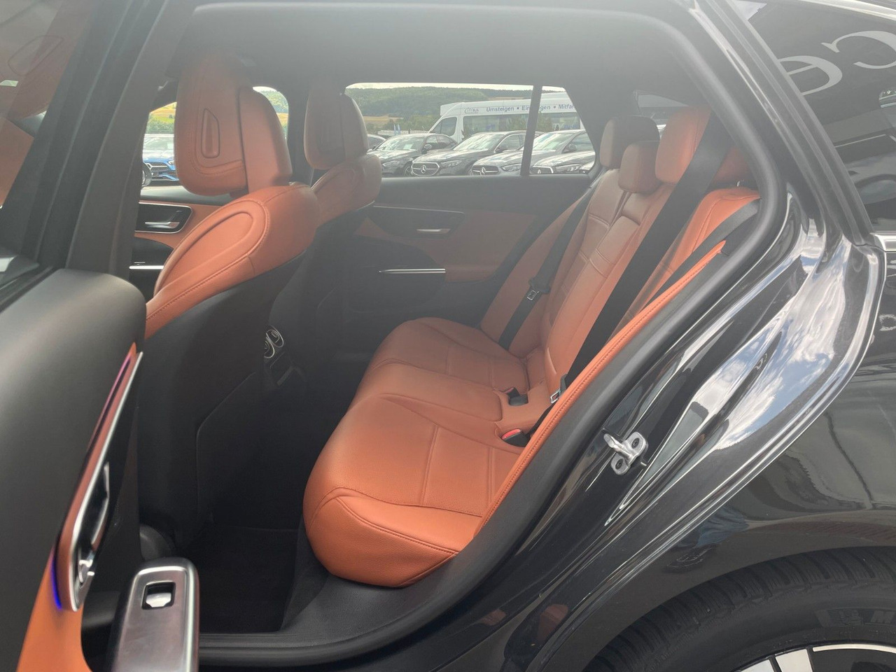 Mercedes-Benz C 300 e T AVANTGARDE R-Kamera+TOTW+Carplay - Kombi: 2 kép. Mercedes-Benz C 300 e T AVANTGARDE R-Kamera+TOTW+Carplay - Kombi: 2 kép.