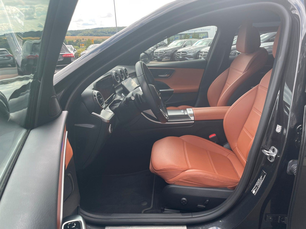 Mercedes-Benz C 300 e T AVANTGARDE R-Kamera+TOTW+Carplay - Kombi: 1 kép. Mercedes-Benz C 300 e T AVANTGARDE R-Kamera+TOTW+Carplay - Kombi: 1 kép.