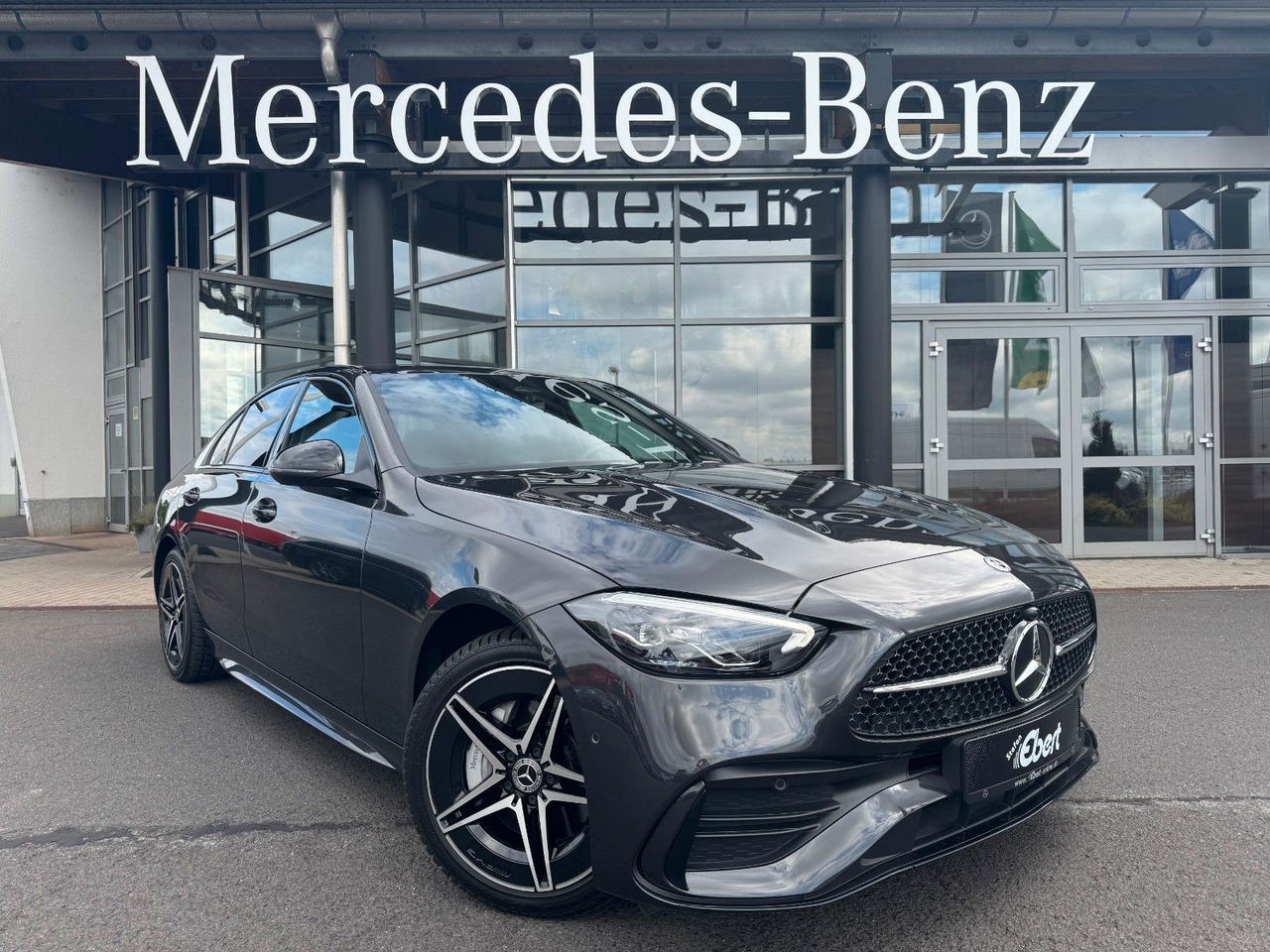 Mercedes-Benz C 400e 4M AMG+HUD+RFK+TotW+Ambiente+Night - Szedán: 1 kép. Mercedes-Benz C 400e 4M AMG+HUD+RFK+TotW+Ambiente+Night - Szedán: 1 kép.