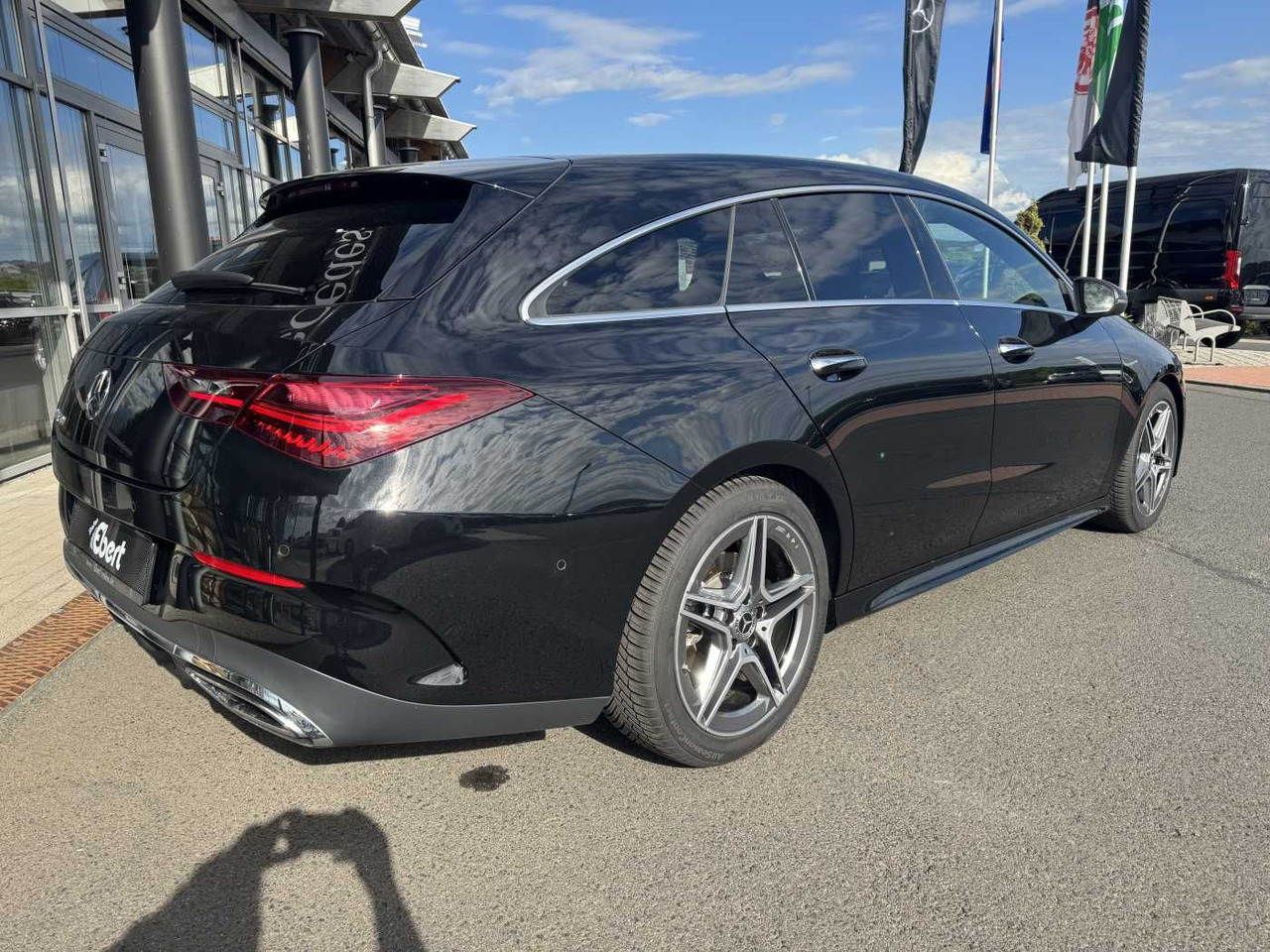 Mercedes-Benz CLA 180 Shooting Brake+AMG+Distr+AHK+RFK+ - Autó: 4 kép. Mercedes-Benz CLA 180 Shooting Brake+AMG+Distr+AHK+RFK+ - Autó: 4 kép.