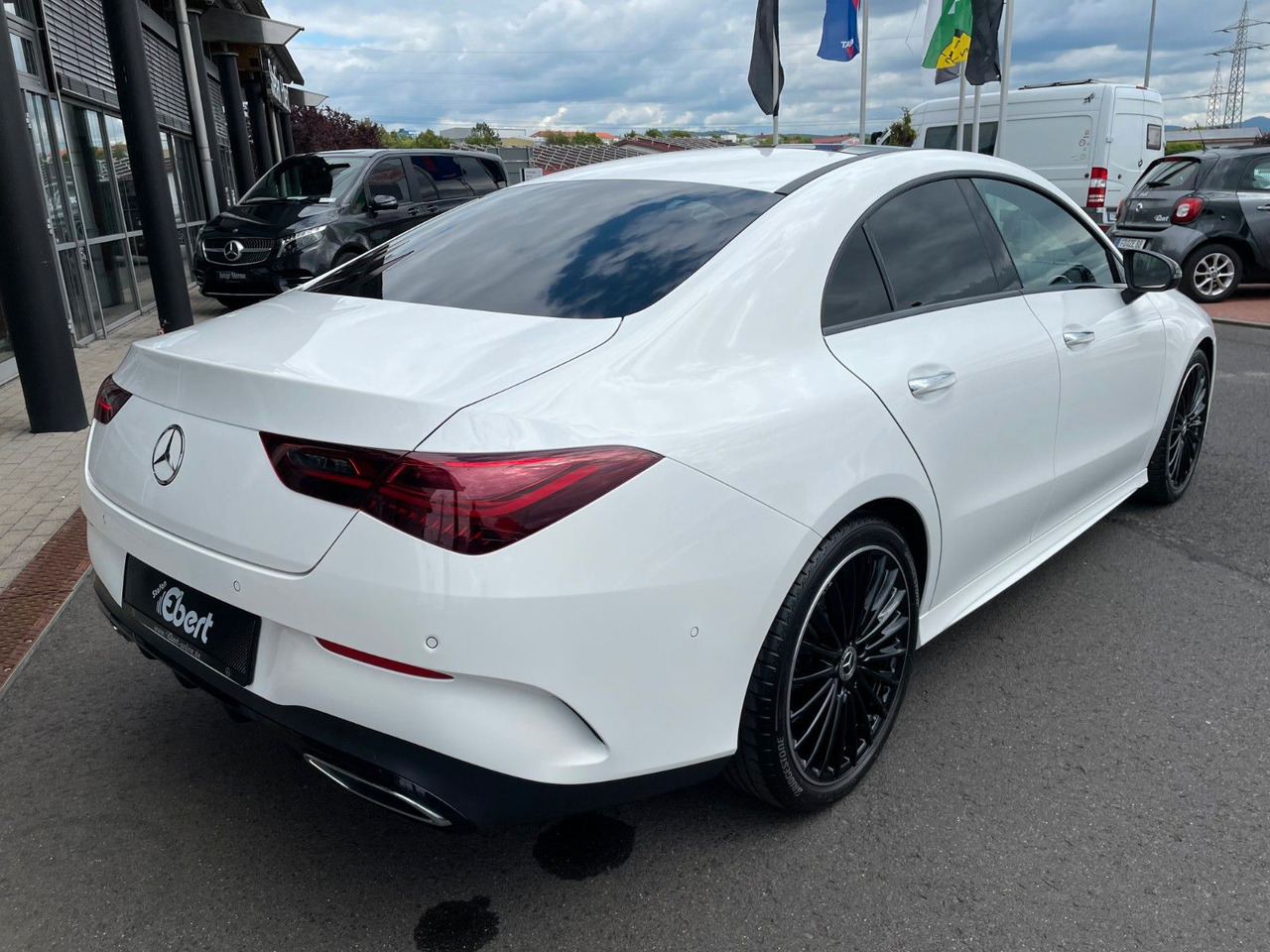 Mercedes-Benz CLA 200 AMG Pano+R-Kamera+19"+TOTW+DISTR+MULITBE - Kupé: 4 kép. Mercedes-Benz CLA 200 AMG Pano+R-Kamera+19"+TOTW+DISTR+MULITBE - Kupé: 4 kép.