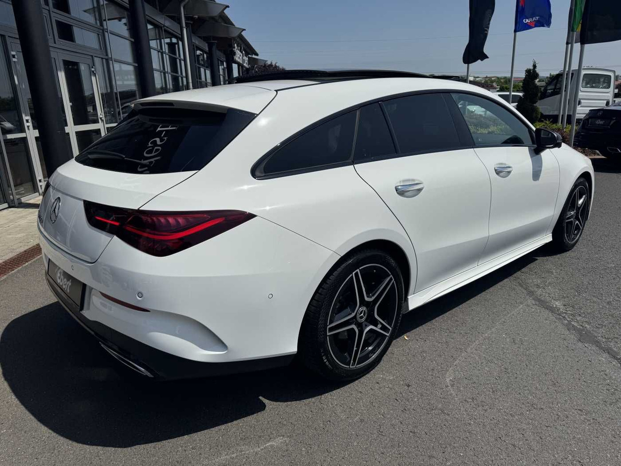 Mercedes-Benz CLA 220d Shooting Brake AMG+Pano+Distr+AHK+uvm. - Autó: 4 kép. Mercedes-Benz CLA 220d Shooting Brake AMG+Pano+Distr+AHK+uvm. - Autó: 4 kép.