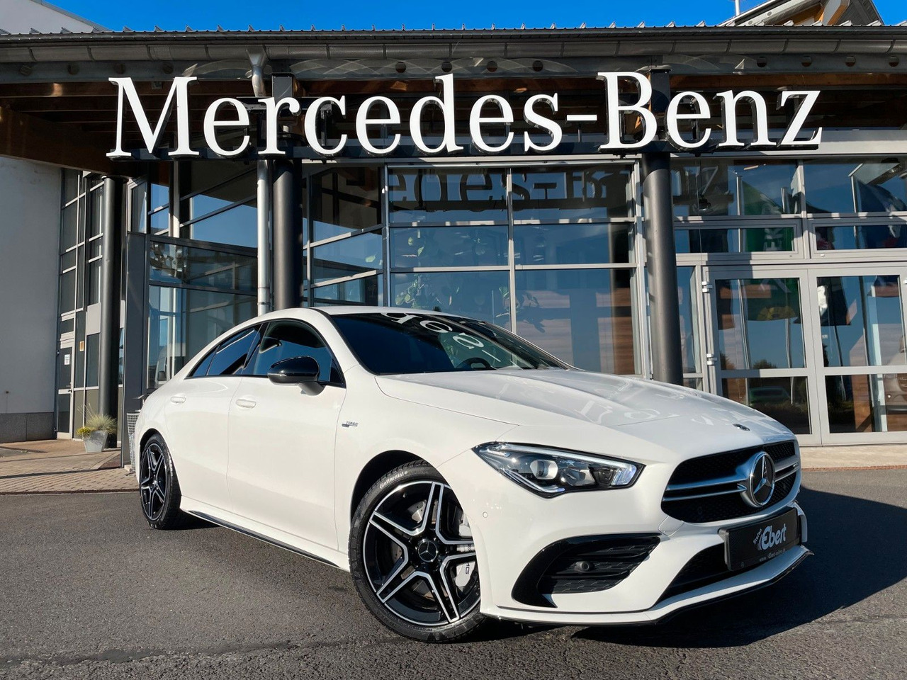 Mercedes-Benz CLA 35 AMG Aero+TotW+R-Kamera+Ambiente - Kupé: 1 kép. Mercedes-Benz CLA 35 AMG Aero+TotW+R-Kamera+Ambiente - Kupé: 1 kép.