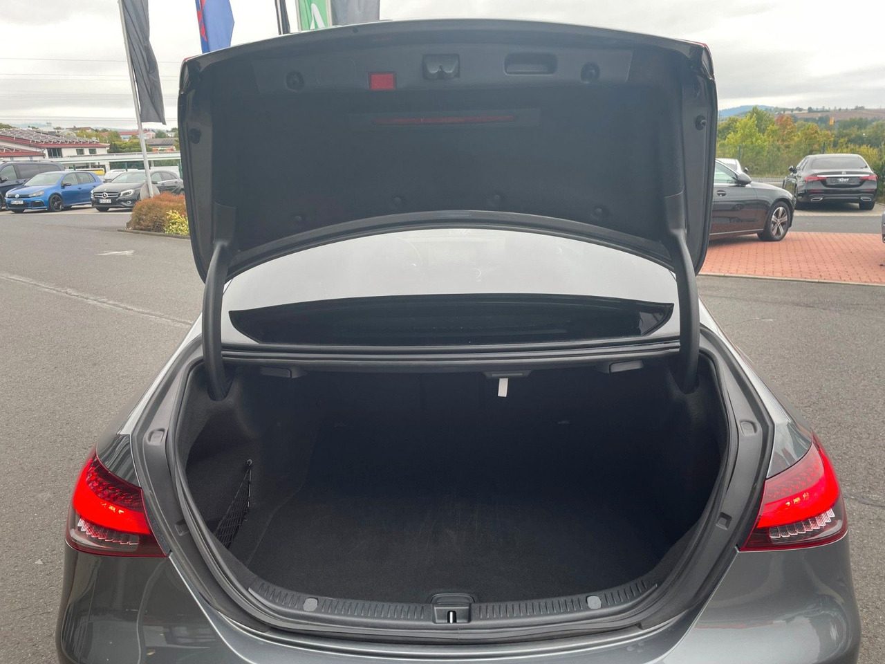 Mercedes-Benz E 220 d AMG+MBeam+Pano+Distr+R-Kamera - Szedán: 5 kép. Mercedes-Benz E 220 d AMG+MBeam+Pano+Distr+R-Kamera - Szedán: 5 kép.
