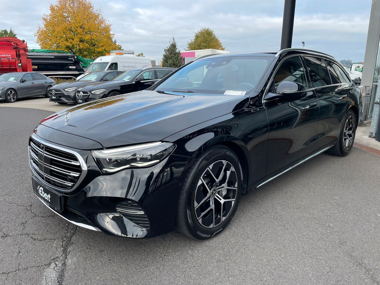 Mercedes-Benz E 220 d T Exclusive Nappa+AHK+360°+Burm+Sitzklim - Kombi: 3 kép. Mercedes-Benz E 220 d T Exclusive Nappa+AHK+360°+Burm+Sitzklim - Kombi: 3 kép.