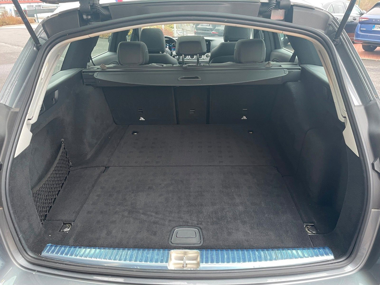 Mercedes-Benz E 220 d T Pano+Ambiente+Distr+360°+Comand+DAB - Kombi: 5 kép. Mercedes-Benz E 220 d T Pano+Ambiente+Distr+360°+Comand+DAB - Kombi: 5 kép.