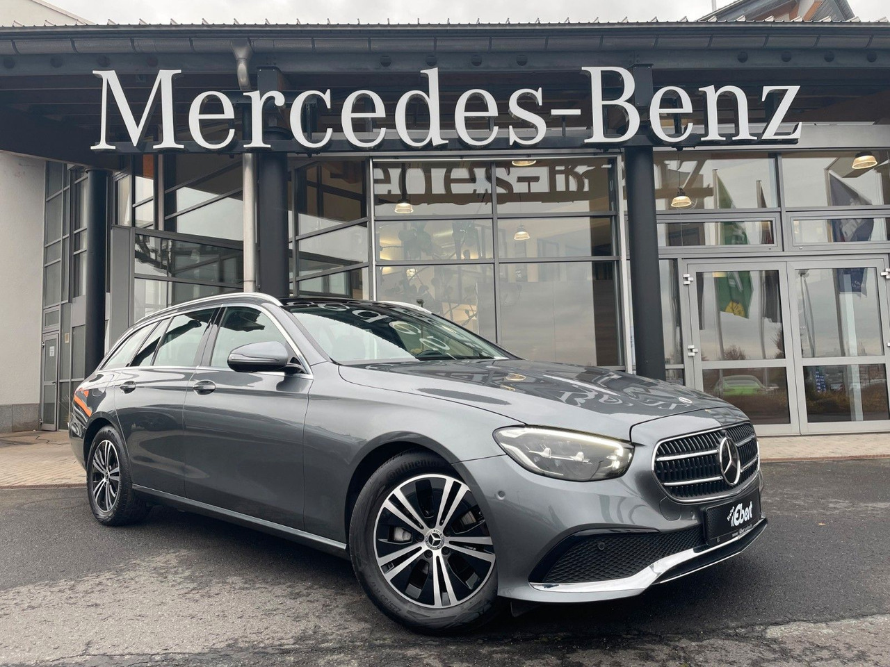Mercedes-Benz E 220 d T Pano+Ambiente+Distr+360°+Comand+DAB - Kombi: 1 kép. Mercedes-Benz E 220 d T Pano+Ambiente+Distr+360°+Comand+DAB - Kombi: 1 kép.