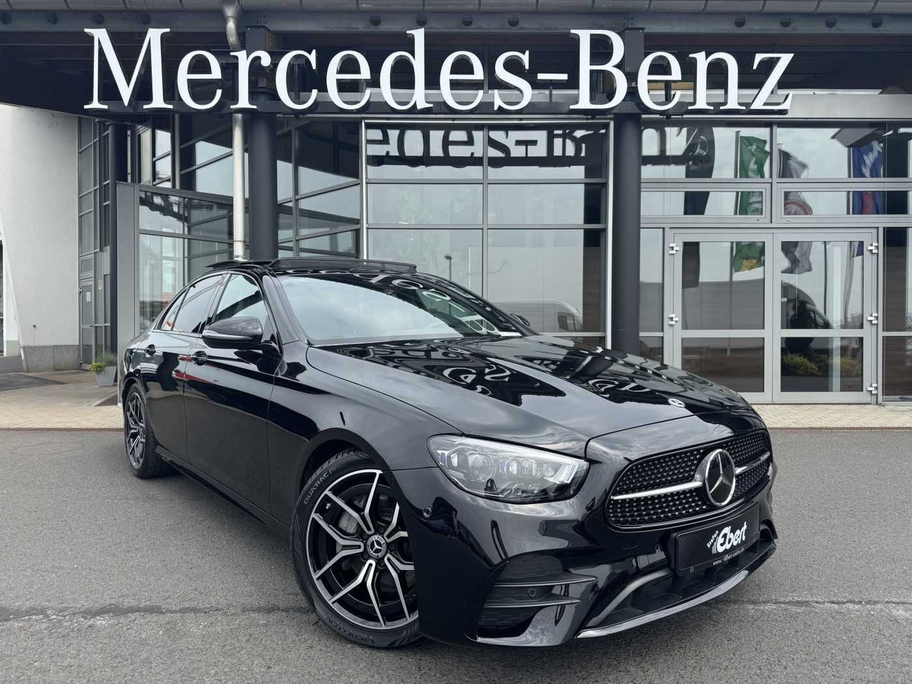 Mercedes-Benz E 220d AMG+Distr+Multibeam+Pano+ Ambiente+Night - Szedán: 1 kép. Mercedes-Benz E 220d AMG+Distr+Multibeam+Pano+ Ambiente+Night - Szedán: 1 kép.