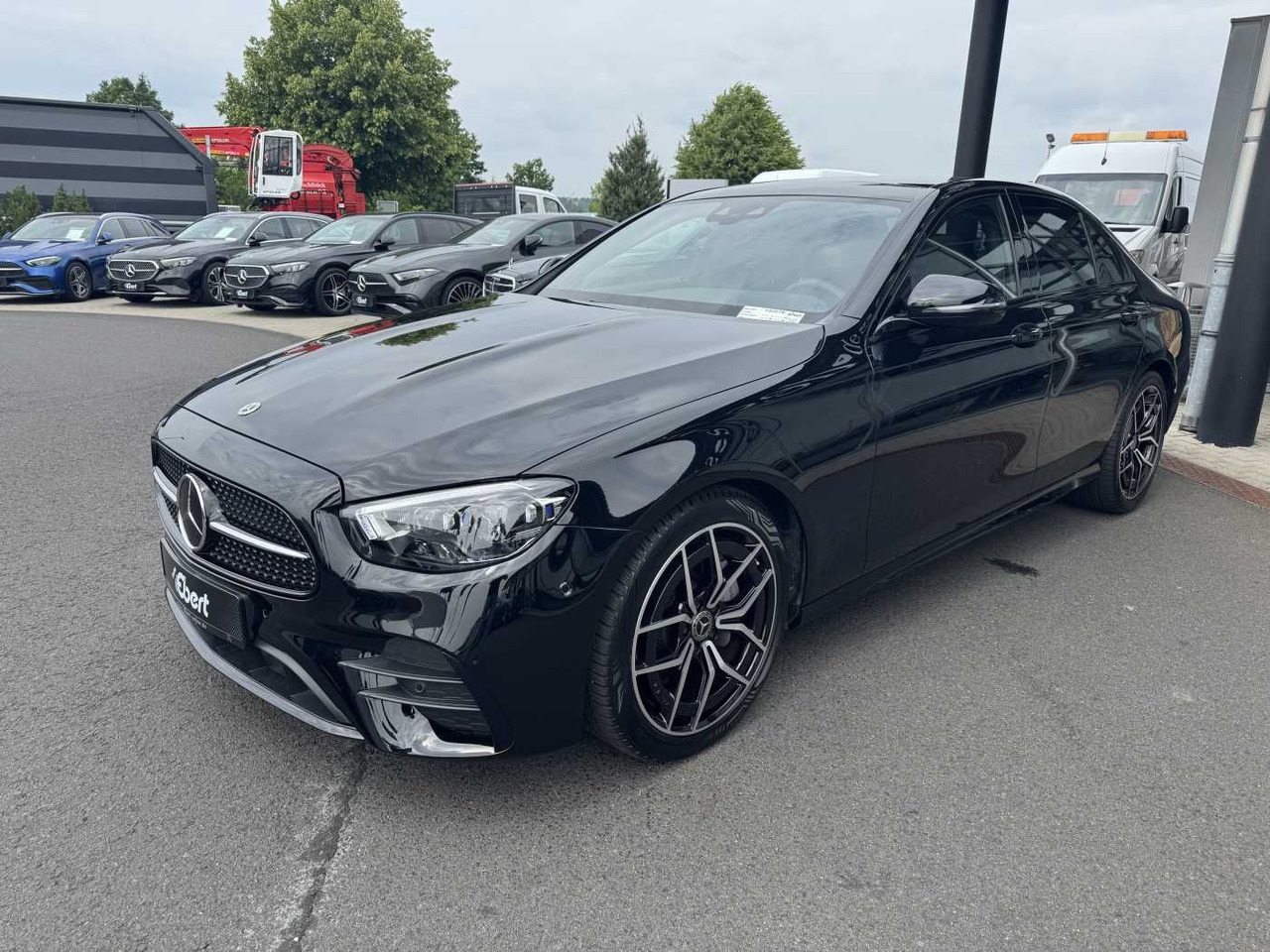 Mercedes-Benz E 220d AMG+Distr+Multibeam+Pano+ Ambiente+Night - Szedán: 2 kép. Mercedes-Benz E 220d AMG+Distr+Multibeam+Pano+ Ambiente+Night - Szedán: 2 kép.
