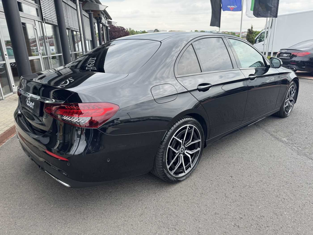 Mercedes-Benz E 220d AMG+Pano+Distr+Multibeam+RFK+Night - Szedán: 3 kép. Mercedes-Benz E 220d AMG+Pano+Distr+Multibeam+RFK+Night - Szedán: 3 kép.