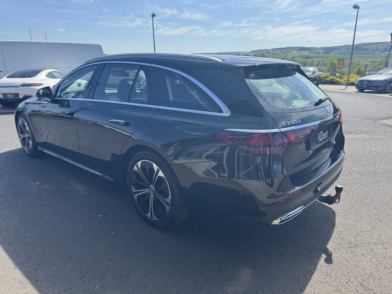 Mercedes-Benz E 220d Avantgarde+Pano+AHK+Distr+19Zoll+MBUX - Autó: 3 kép. Mercedes-Benz E 220d Avantgarde+Pano+AHK+Distr+19Zoll+MBUX - Autó: 3 kép.