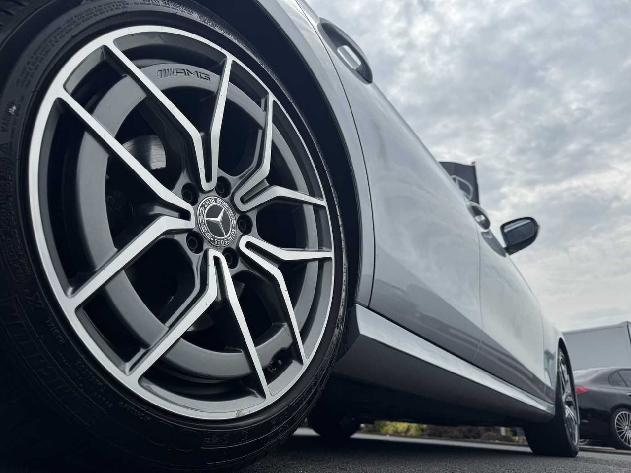 Mercedes-Benz E 220d T AMG+AHK+ESD+RKamera+TotW+ Ambiente - Autó: 5 kép. Mercedes-Benz E 220d T AMG+AHK+ESD+RKamera+TotW+ Ambiente - Autó: 5 kép.