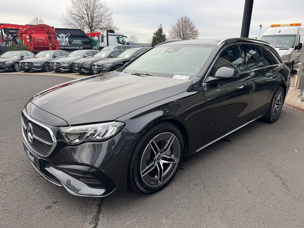 Mercedes-Benz E 220d T AMG+Hyperscreen+Leder+AHK+DistrPro+STH - Kombi: 3 kép. Mercedes-Benz E 220d T AMG+Hyperscreen+Leder+AHK+DistrPro+STH - Kombi: 3 kép.