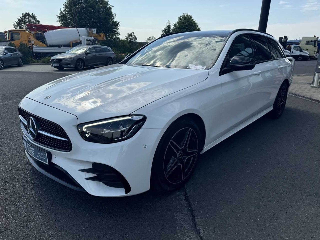 Mercedes-Benz E 220d T AMG+Pano+AHK+Night+TotW+ RKamera+Ambien - Autó: 2 kép. Mercedes-Benz E 220d T AMG+Pano+AHK+Night+TotW+ RKamera+Ambien - Autó: 2 kép.