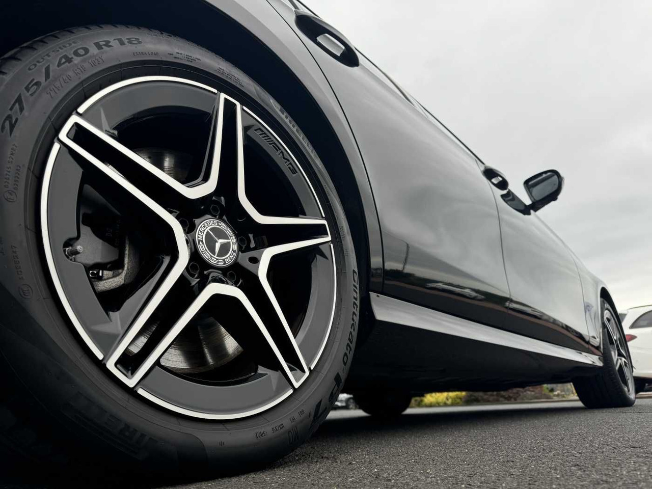 Mercedes-Benz E 300de T AMG+Pano+DistrPlus+Night +AHK+360+Ambi - Autó: 5 kép. Mercedes-Benz E 300de T AMG+Pano+DistrPlus+Night +AHK+360+Ambi - Autó: 5 kép.