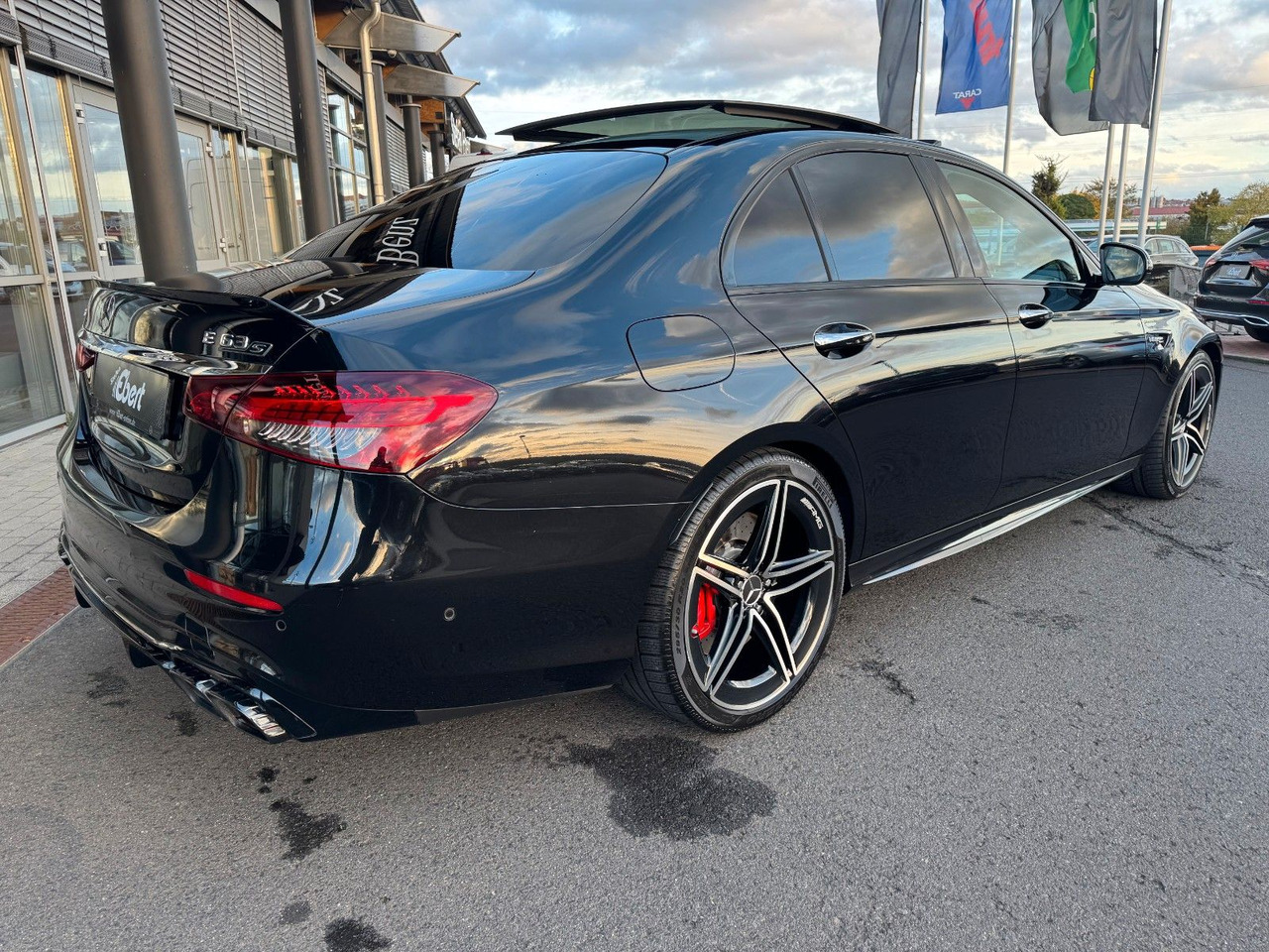 Mercedes-Benz E 63 AMG S Pano+Burm+AirM+HUD+360+uvm. - Szedán: 5 kép. Mercedes-Benz E 63 AMG S Pano+Burm+AirM+HUD+360+uvm. - Szedán: 5 kép.