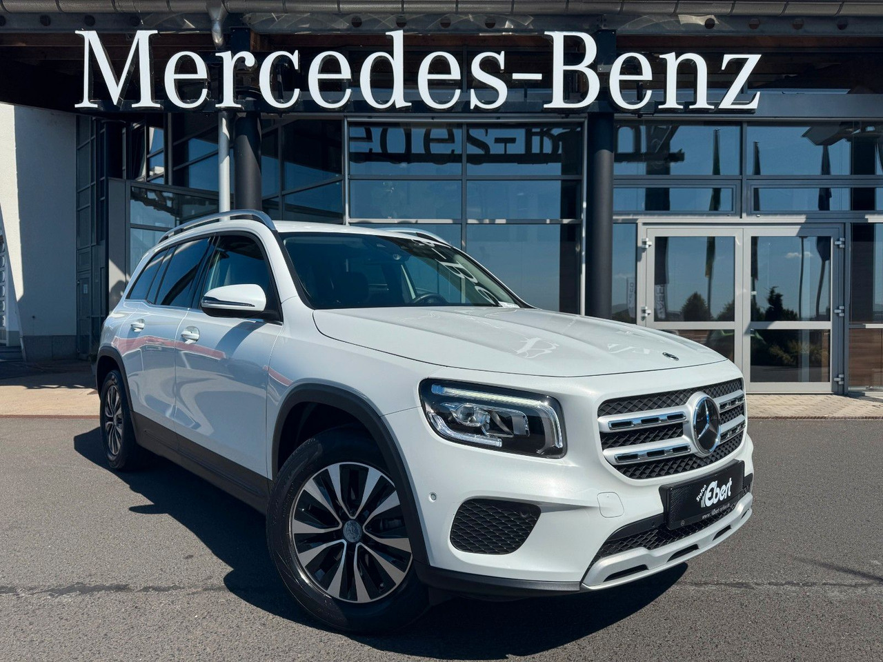 Mercedes-Benz GLB 180 Style+Distronic+RKamera+Vollleder - Terepjáró/ SUV: 1 kép. Mercedes-Benz GLB 180 Style+Distronic+RKamera+Vollleder - Terepjáró/ SUV: 1 kép.