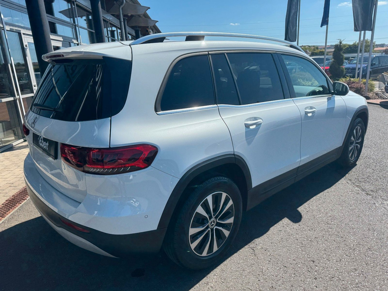 Mercedes-Benz GLB 180 Style+Distronic+RKamera+Vollleder - Terepjáró/ SUV: 4 kép. Mercedes-Benz GLB 180 Style+Distronic+RKamera+Vollleder - Terepjáró/ SUV: 4 kép.