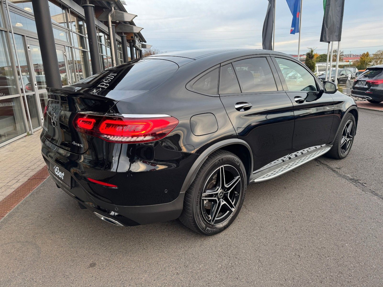 Mercedes-Benz GLC 400d 4M Coupe+AMG+Massage+AHK+Memory - Kupé: 4 kép. Mercedes-Benz GLC 400d 4M Coupe+AMG+Massage+AHK+Memory - Kupé: 4 kép.