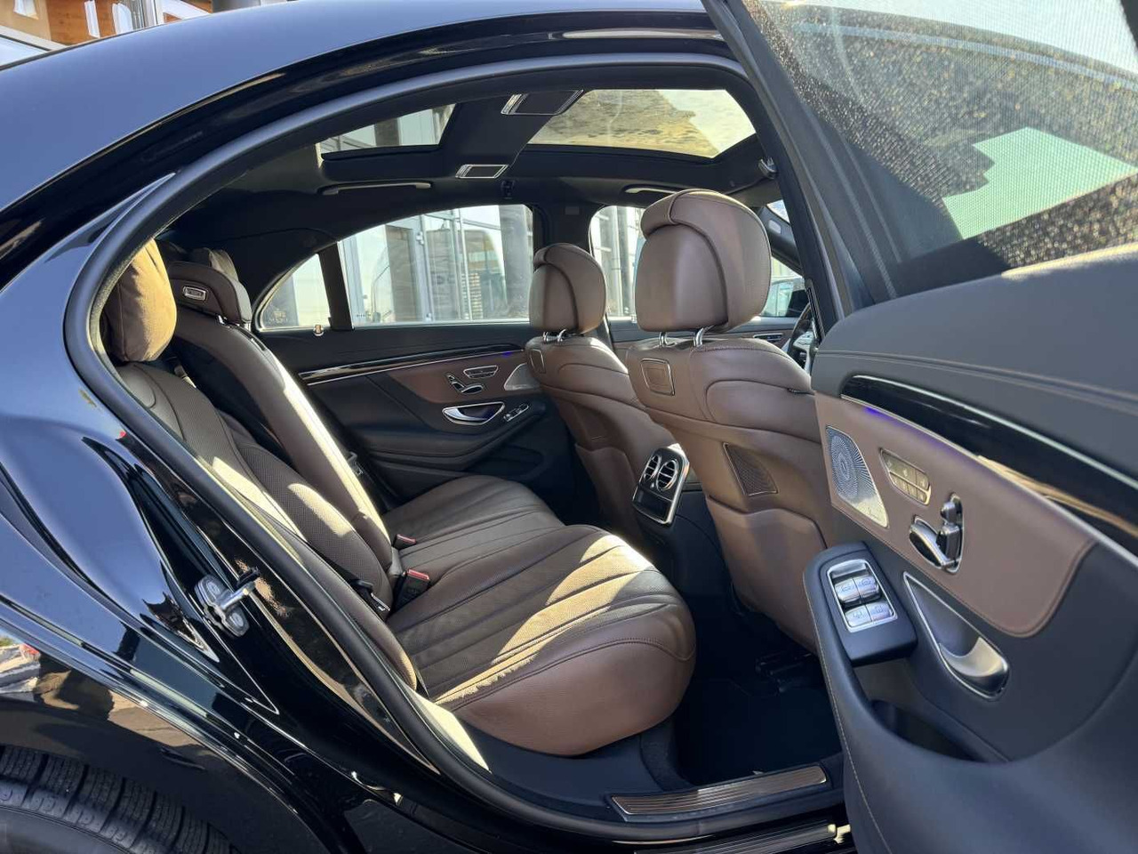 Mercedes-Benz S 400d 4M AMG+Pano+Burm+Distr+Massage+ HUD - Szedán: 4 kép. Mercedes-Benz S 400d 4M AMG+Pano+Burm+Distr+Massage+ HUD - Szedán: 4 kép.