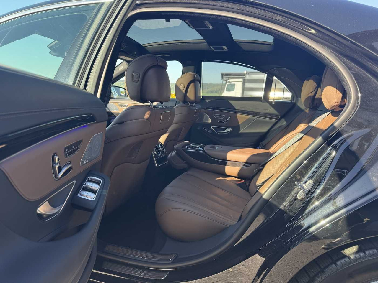 Mercedes-Benz S 400d 4M AMG+Pano+Burm+Distr+Massage+ HUD - Szedán: 2 kép. Mercedes-Benz S 400d 4M AMG+Pano+Burm+Distr+Massage+ HUD - Szedán: 2 kép.