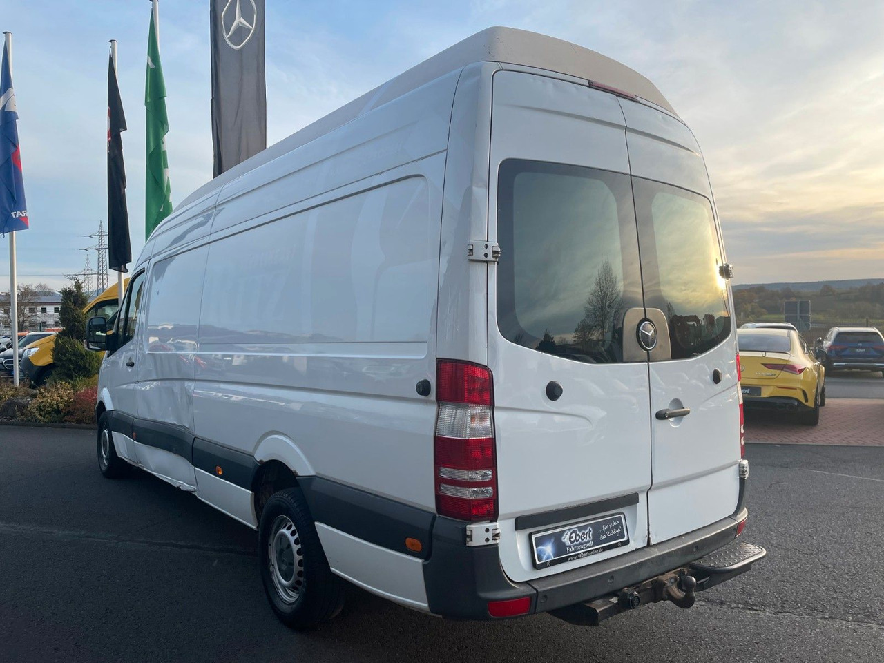 Mercedes-Benz Sprinter 316 CDI Maxi Superhochdach AHK - Furgon: 3 kép. Mercedes-Benz Sprinter 316 CDI Maxi Superhochdach AHK - Furgon: 3 kép.