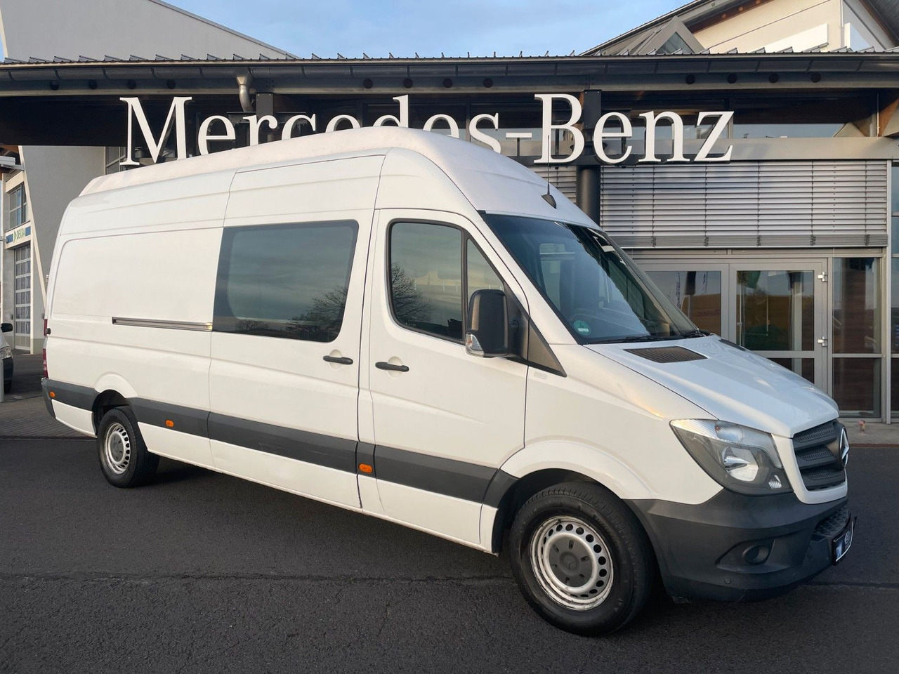 Mercedes-Benz Sprinter 316 CDI Maxi Superhochdach AHK - Furgon: 1 kép. Mercedes-Benz Sprinter 316 CDI Maxi Superhochdach AHK - Furgon: 1 kép.
