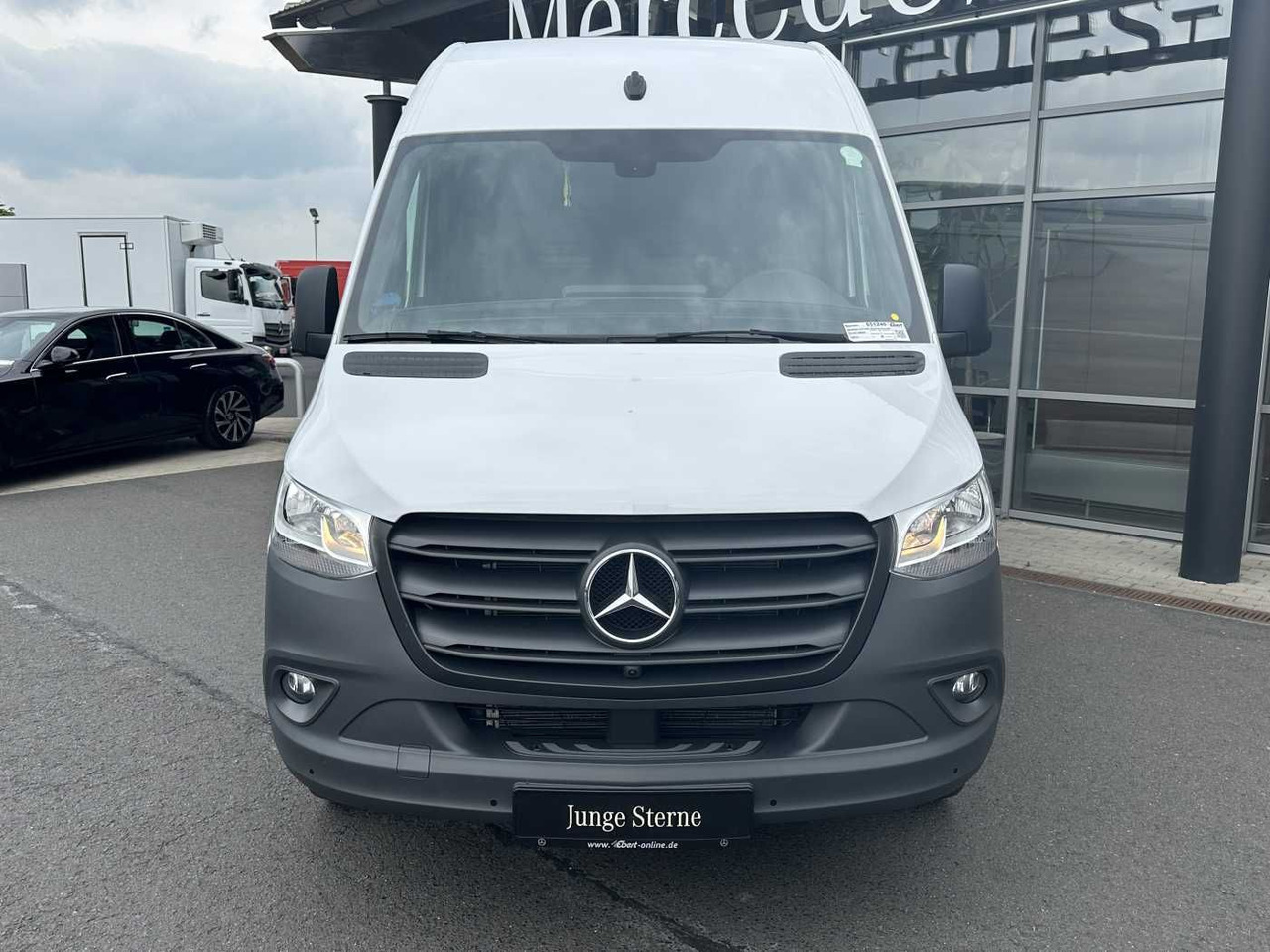 Mercedes-Benz Sprinter 317 CDI 3665 9G Klima 360 MBUX SHZ - Furgon: 2 kép. Mercedes-Benz Sprinter 317 CDI 3665 9G Klima 360 MBUX SHZ - Furgon: 2 kép.