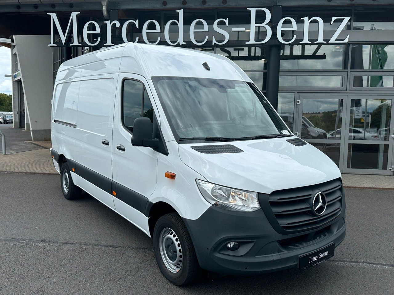 Mercedes-Benz Sprinter 317 CDI 3665 9G Klima 360 SHZ Tempomat - Furgon: 1 kép. Mercedes-Benz Sprinter 317 CDI 3665 9G Klima 360 SHZ Tempomat - Furgon: 1 kép.